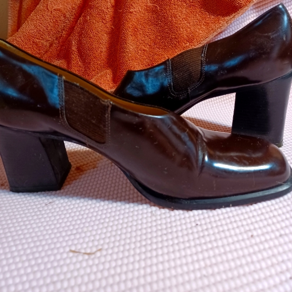 Ladies Nine West size 7M pull on booties brown square toes block heels 3" high